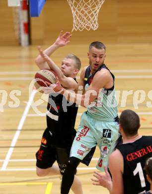 Basketball 2. Bundesliga. Grunddurchgang. 16. Runde. Villach Raiders gegen Mattersburg Rocks. Julian Hartl,  (Villach), Claudio Vancura (Mattersburg Rocks). Villach, am 20.1.2018.
Foto: Kuess

---
pressefotos, pressefotografie, kuess, qs, qspictures, sport, bild, bilder, bilddatenbank