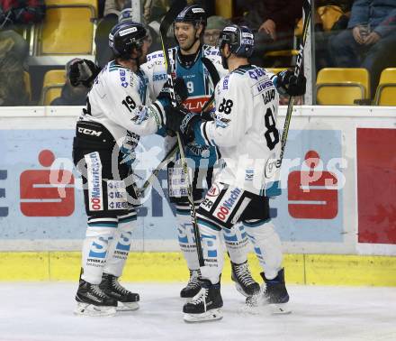 EBEL. Eishockey Bundesliga. KAC gegen 	EHC Liwest Black Wings Linz. Torjubel Joel Broda, Rick Schofield, Dan Dasilva (Linz). Klagenfurt, am 21.1.2018.
Foto: Kuess

---
pressefotos, pressefotografie, kuess, qs, qspictures, sport, bild, bilder, bilddatenbank