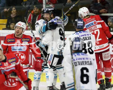 EBEL. Eishockey Bundesliga. KAC gegen 	EHC Liwest Black Wings Linz. Torjubel Rick Schofield, Joel Broda (Linz). Klagenfurt, am 21.1.2018.
Foto: Kuess

---
pressefotos, pressefotografie, kuess, qs, qspictures, sport, bild, bilder, bilddatenbank