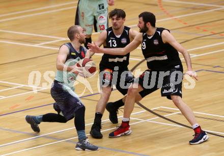 Basketball 2. Bundesliga. Grunddurchgang. 16. Runde. Villach Raiders gegen Mattersburg Rocks. Timi Huber, (Villach), Benjamin Bernleithner, Tobias Winkler  (Mattersburg Rocks). Villach, am 20.1.2018.
Foto: Kuess

---
pressefotos, pressefotografie, kuess, qs, qspictures, sport, bild, bilder, bilddatenbank