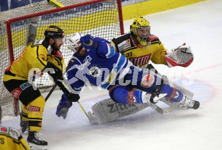 EBEL. Eishockey Bundesliga. EC VSV gegen Vienna Capitals. Markus Schlacher,  (VSV), Matthias Tschrepitsch (Vienna Capitals). Villach, am 26.1.2018.
Foto: Kuess 


---
pressefotos, pressefotografie, kuess, qs, qspictures, sport, bild, bilder, bilddatenbank