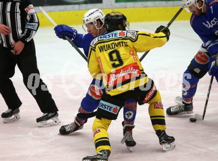 EBEL. Eishockey Bundesliga. EC VSV gegen Vienna Capitals. Felix Maxa,  (VSV), Ali Wukovits (Vienna Capitals). Villach, am 26.1.2018.
Foto: Kuess 


---
pressefotos, pressefotografie, kuess, qs, qspictures, sport, bild, bilder, bilddatenbank