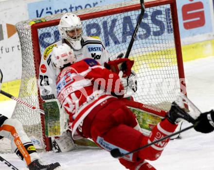 EBEL. Eishockey Bundesliga. KAC gegen 	Dornbirn Bulldogs. Marco Richter,  (KAC), Juha Rinne (Dornbirn). Klagenfurt, am 26.1.2018.
Foto: Kuess

---
pressefotos, pressefotografie, kuess, qs, qspictures, sport, bild, bilder, bilddatenbank
