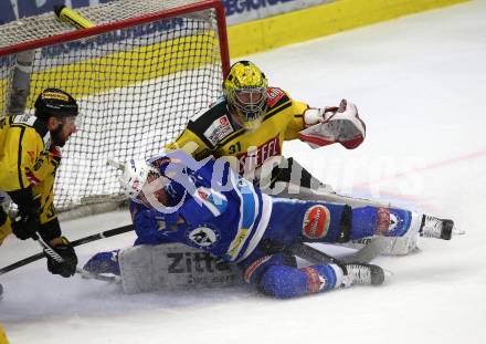 EBEL. Eishockey Bundesliga. EC VSV gegen Vienna Capitals. Markus Schlacher,  (VSV), Matthias Tschrepitsch (Vienna Capitals). Villach, am 26.1.2018.
Foto: Kuess 


---
pressefotos, pressefotografie, kuess, qs, qspictures, sport, bild, bilder, bilddatenbank