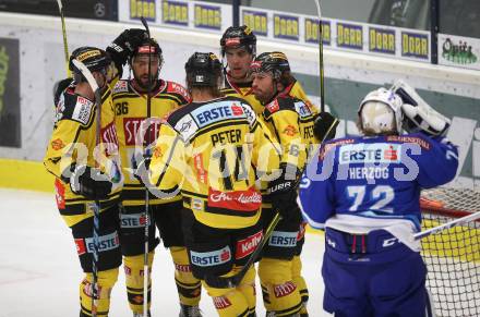 EBEL. Eishockey Bundesliga. EC VSV gegen Vienna Capitals. Torjubel Riley Holzapfel, Jerry Pollastrone, Rafael Rotter, Patrick Peter (Vienna Capitals). Villach, am 26.1.2018.
Foto: Kuess 


---
pressefotos, pressefotografie, kuess, qs, qspictures, sport, bild, bilder, bilddatenbank