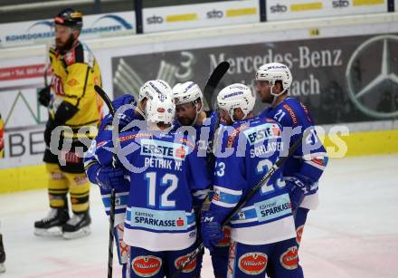 EBEL. Eishockey Bundesliga. EC VSV gegen Vienna Capitals. Torjubel Ben Walter, Miha Stebih, Nikolas Petrik, Benjamin Petrik, Markus Schlacher (VSV). Villach, am 26.1.2018.
Foto: Kuess 


---
pressefotos, pressefotografie, kuess, qs, qspictures, sport, bild, bilder, bilddatenbank