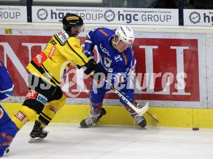 EBEL. Eishockey Bundesliga. EC VSV gegen Vienna Capitals. Christof Kromp, (VSV), Aaron Brocklehurst  (Vienna Capitals). Villach, am 26.1.2018.
Foto: Kuess 


---
pressefotos, pressefotografie, kuess, qs, qspictures, sport, bild, bilder, bilddatenbank