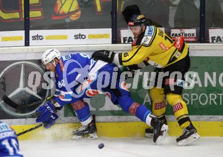 EBEL. Eishockey Bundesliga. EC VSV gegen Vienna Capitals. Miha Stebih, (VSV), Macgregor Sharp  (Vienna Capitals). Villach, am 26.1.2018.
Foto: Kuess 


---
pressefotos, pressefotografie, kuess, qs, qspictures, sport, bild, bilder, bilddatenbank
