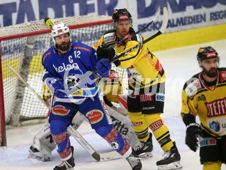 EBEL. Eishockey Bundesliga. EC VSV gegen Vienna Capitals. Nikolas Petrik,  (VSV), Jamie Fraser (Vienna Capitals). Villach, am 26.1.2018.
Foto: Kuess 


---
pressefotos, pressefotografie, kuess, qs, qspictures, sport, bild, bilder, bilddatenbank