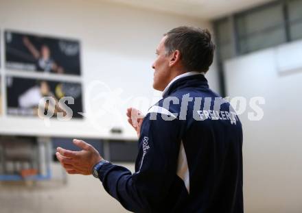 Volleyball Bundesliga. Frauen. SG Kelag Klagenfurt gegen SG VB NOE Sokol/Post. Trainer Helmut Voggenberger (Klagenfurt). Klagenfurt, am 24.1.2018.
Foto: Kuess
---
pressefotos, pressefotografie, kuess, qs, qspictures, sport, bild, bilder, bilddatenbank