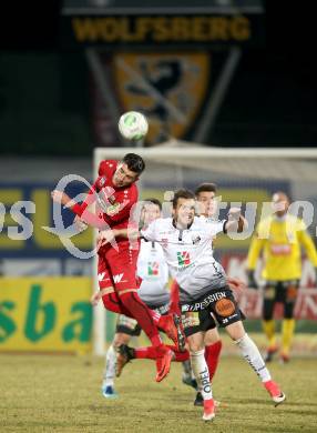 Fussball tipico Bundesliga. RZ Pellets WAC gegen Cashpoint SCR Altach. Thomas Zuendel (WAC), Benedikt Zech (Altach). Wolfsberg, am 3.2.2018.
Foto: Kuess

---
pressefotos, pressefotografie, kuess, qs, qspictures, sport, bild, bilder, bilddatenbank