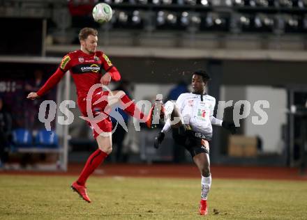 Fussball tipico Bundesliga. RZ Pellets WAC gegen Cashpoint SCR Altach. Majeed Ashimeru (WAC), Jan Zwischenbrugger (Altach). Wolfsberg, am 3.2.2018.
Foto: Kuess

---
pressefotos, pressefotografie, kuess, qs, qspictures, sport, bild, bilder, bilddatenbank