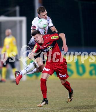 Fussball tipico Bundesliga. RZ Pellets WAC gegen Cashpoint SCR Altach. Michael Sollbauer (WAC), Mathias Honsak (Altach). Wolfsberg, am 3.2.2018.
Foto: Kuess

---
pressefotos, pressefotografie, kuess, qs, qspictures, sport, bild, bilder, bilddatenbank