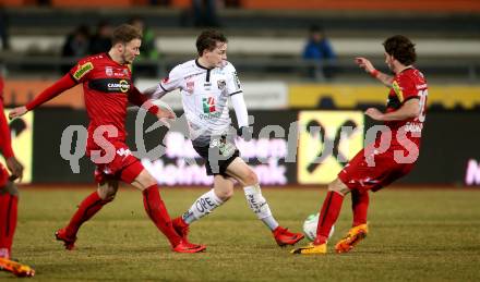 Fussball tipico Bundesliga. RZ Pellets WAC gegen Cashpoint SCR Altach. Florian Flecker (WAC), Jan Zwischenbrugger, Patrick Salomon (Altach). Wolfsberg, am 3.2.2018.
Foto: Kuess

---
pressefotos, pressefotografie, kuess, qs, qspictures, sport, bild, bilder, bilddatenbank