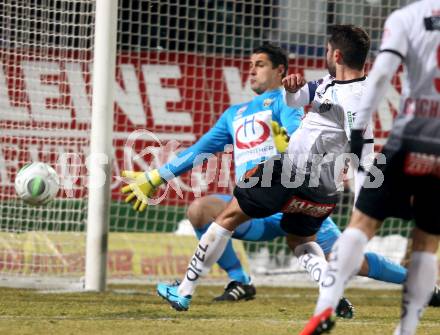 Fussball tipico Bundesliga. RZ Pellets WAC gegen Cashpoint SCR Altach. Nemanja Rnic (WAC), Martin Kobras (Altach). Wolfsberg, am 3.2.2018.
Foto: Kuess

---
pressefotos, pressefotografie, kuess, qs, qspictures, sport, bild, bilder, bilddatenbank