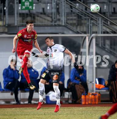 Fussball tipico Bundesliga. RZ Pellets WAC gegen Cashpoint SCR Altach. Michael Sollbauer (WAC), Mathias Honsak (Altach). Wolfsberg, am 3.2.2018.
Foto: Kuess

---
pressefotos, pressefotografie, kuess, qs, qspictures, sport, bild, bilder, bilddatenbank