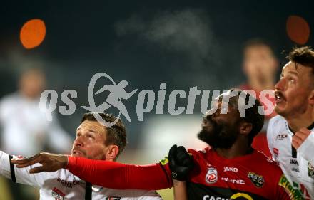 Fussball tipico Bundesliga. RZ Pellets WAC gegen Cashpoint SCR Altach. Daniel Offenbacher, Christopher Wernitznig (WAC), Louis Clement Ngwat Mahop (Altach). Wolfsberg, am 3.2.2018.
Foto: Kuess

---
pressefotos, pressefotografie, kuess, qs, qspictures, sport, bild, bilder, bilddatenbank