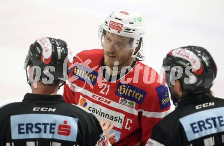 EBEL. Eishockey Bundesliga. KAC gegen 	Redbull Salzburg. Manuel Geier(KAC), Schiedsrichter. Klagenfurt, am 4.2.2018.
Foto: Kuess

---
pressefotos, pressefotografie, kuess, qs, qspictures, sport, bild, bilder, bilddatenbank