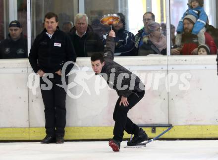 Stocksport. Eisschiessen. Kaerntner Meisterschaften. Benjamin Fillafer (EK Deurotherm Feldkirchen 1). Klagenfurt, am 4.2.2018.
Foto: Kuess
---
pressefotos, pressefotografie, kuess, qs, qspictures, sport, bild, bilder, bilddatenbank