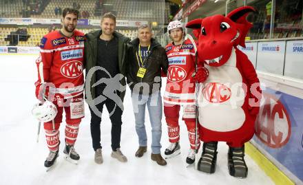 EBEL. Eishockey Bundesliga. KAC gegen 	Redbull Salzburg. Antenne Fans. Martin Schumnig, Johannes Bischofberger (KAC). Klagenfurt, am 4.2.2018.
Foto: Kuess

---
pressefotos, pressefotografie, kuess, qs, qspictures, sport, bild, bilder, bilddatenbank