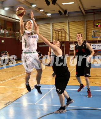 Basketball 2. Bundesliga. Grunddurchgang. 18. Runde. KOS Celovec gegen Mistelbach Mustangs. Andi Smrtnik  (KOS), Lukas Hofer (Mistelbach). Klagenfurt, am 11.2.2018.
Foto: Kuess
---
pressefotos, pressefotografie, kuess, qs, qspictures, sport, bild, bilder, bilddatenbank