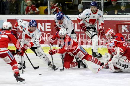 EBEL. Eishockey Bundesliga. KAC gegen 	HC TWK Innsbruck. Steven Strong,  (KAC), Andrew Clark, Morten Poulsen (Innsbruck). Klagenfurt, am 11.2.2018.
Foto: Kuess

---
pressefotos, pressefotografie, kuess, qs, qspictures, sport, bild, bilder, bilddatenbank