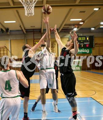 Basketball 2. Bundesliga. Grunddurchgang. 18. Runde. KOS Celovec gegen Mistelbach Mustangs. Marin Sliskovic (KOS), Ivo Prachar, Michal Semerad (Mistelbach). Klagenfurt, am 11.2.2018.
Foto: Kuess
---
pressefotos, pressefotografie, kuess, qs, qspictures, sport, bild, bilder, bilddatenbank