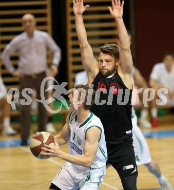 Basketball 2. Bundesliga. Grunddurchgang. 18. Runde. KOS Celovec gegen Mistelbach Mustangs. Jan Razdevsek (KOS), Ondrej Dygryn (Mistelbach). Klagenfurt, am 11.2.2018.
Foto: Kuess
---
pressefotos, pressefotografie, kuess, qs, qspictures, sport, bild, bilder, bilddatenbank