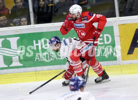 EBEL. Eishockey Bundesliga. KAC gegen 	HC TWK Innsbruck. Christoph Duller,  (KAC), John Lammers (Innsbruck). Klagenfurt, am 11.2.2018.
Foto: Kuess

---
pressefotos, pressefotografie, kuess, qs, qspictures, sport, bild, bilder, bilddatenbank