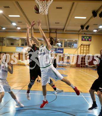 Basketball 2. Bundesliga. Grunddurchgang. 18. Runde. KOS Celovec gegen Mistelbach Mustangs. Florian Ponholzer (KOS), Michal Semerad (Mistelbach). Klagenfurt, am 11.2.2018.
Foto: Kuess
---
pressefotos, pressefotografie, kuess, qs, qspictures, sport, bild, bilder, bilddatenbank