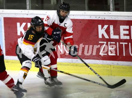 Eishockey Laenderspiel Oesterreich gegen Deutschland. Damen. Woerthersee Trophy. Denise Altmann, (Oesterreich), Andrea Lanzl  (Deutschland). Klagenfurt, am 16.2.2018.
Foto: Kuess

---
pressefotos, pressefotografie, kuess, qs, qspictures, sport, bild, bilder, bilddatenbank