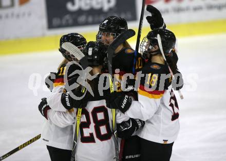 Eishockey Laenderspiel Oesterreich gegen Deutschland. Damen. Woerthersee Trophy. Torjubel Deutschland. Klagenfurt, am 16.2.2018.
Foto: Kuess

---
pressefotos, pressefotografie, kuess, qs, qspictures, sport, bild, bilder, bilddatenbank