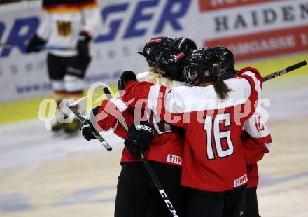 Eishockey Laenderspiel Oesterreich gegen Deutschland. Damen. Woerthersee Trophy. Torjubel Alessandra Lopez, Isabella Burghart, Eva-Maria Beiter (Oesterreich). Klagenfurt, am 16.2.2018.
Foto: Kuess

---
pressefotos, pressefotografie, kuess, qs, qspictures, sport, bild, bilder, bilddatenbank