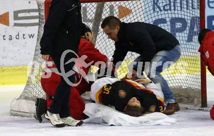 Eishockey Laenderspiel Oesterreich gegen Deutschland. Damen. Woerthersee Trophy.  Jennifer Harss verletzt (Deutschland). Klagenfurt, am 16.2.2018.
Foto: Kuess

---
pressefotos, pressefotografie, kuess, qs, qspictures, sport, bild, bilder, bilddatenbank