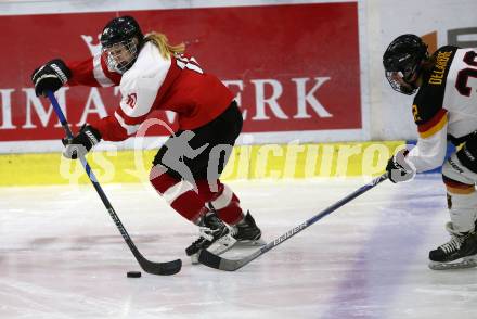 Eishockey Laenderspiel Oesterreich gegen Deutschland. Damen. Woerthersee Trophy. Anna Meixner,  (Oesterreich), Marie Delarbre (Deutschland). Klagenfurt, am 16.2.2018.
Foto: Kuess

---
pressefotos, pressefotografie, kuess, qs, qspictures, sport, bild, bilder, bilddatenbank
