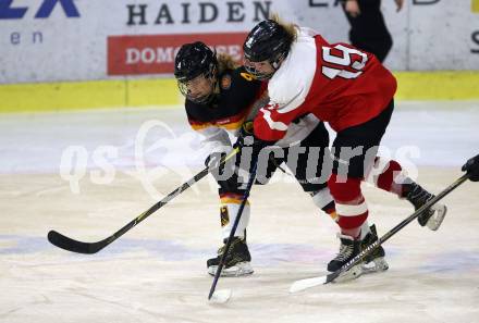 Eishockey Laenderspiel Oesterreich gegen Deutschland. Damen. Woerthersee Trophy. Eva-Maria Verworner, (Oesterreich), Franziska Feldmeier  (Deutschland). Klagenfurt, am 16.2.2018.
Foto: Kuess

---
pressefotos, pressefotografie, kuess, qs, qspictures, sport, bild, bilder, bilddatenbank