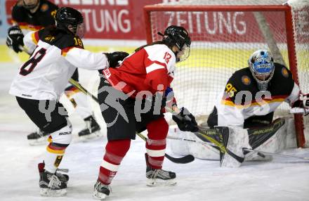 Eishockey Laenderspiel Oesterreich gegen Deutschland. Damen. Woerthersee Trophy. Tamara Grascher, (Oesterreich), Bernadette Karpf, Franziska Albl  (Deutschland). Klagenfurt, am 16.2.2018.
Foto: Kuess

---
pressefotos, pressefotografie, kuess, qs, qspictures, sport, bild, bilder, bilddatenbank