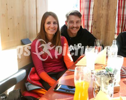 Fussball Tipico Bundesliga. RZ Pellets WAC.   Christopher Wernitznig mit Freundin.  Koralpe, am 3.12.2017.
Foto: Kuess

---
pressefotos, pressefotografie, kuess, qs, qspictures, sport, bild, bilder, bilddatenbank