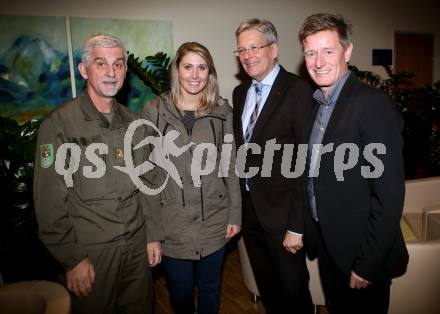 Schi Alpin. Militaerkommandant Walter Gitschthaler, Conny Huetter, Landeshauptmann Peter Kaiser, Arno Arthofer. Bundesportheim Faak am See, am 6.12.2017.
Foto: Kuess
---
pressefotos, pressefotografie, kuess, qs, qspictures, sport, bild, bilder, bilddatenbank