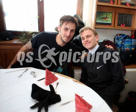 Fussball Tipico Bundesliga. RZ Pellets WAC.   Raphael Sallinger, Christoph Rabitsch.  Koralpe, am 3.12.2017.
Foto: Kuess

---
pressefotos, pressefotografie, kuess, qs, qspictures, sport, bild, bilder, bilddatenbank