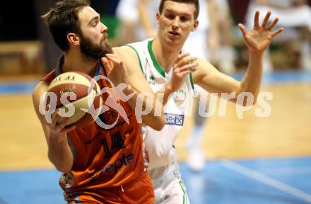 Basketball 2. Bundesliga. Grunddurchgang. 20. Runde. KOS Celovec gegen Basket2000 Vienna Warriors. Andi Smrtnik,  (KOS), Jakob Traxler (Basket2000). Klagenfurt, am 24.2.2018.
Foto: Kuess
---
pressefotos, pressefotografie, kuess, qs, qspictures, sport, bild, bilder, bilddatenbank