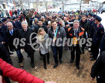 Schi Ski Alpin. Empfang Olympiasieger Matthias Mayer in Afritz. Landeshauptmann Peter Kaiser, Matthias Mayer mit Freundin. Afritz, 24.2.2018.
Foto: Kuess
---
pressefotos, pressefotografie, kuess, qs, qspictures, sport, bild, bilder, bilddatenbank