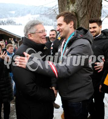 Schi Ski Alpin. Empfang Olympiasieger Matthias Mayer in Afritz. Landeshauptmann Peter Kaiser, Matthias Mayer. Afritz, 24.2.2018.
Foto: Kuess
---
pressefotos, pressefotografie, kuess, qs, qspictures, sport, bild, bilder, bilddatenbank