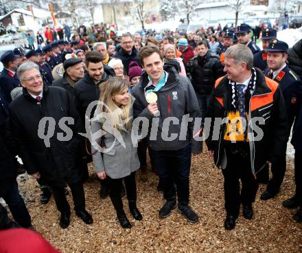 Schi Ski Alpin. Empfang Olympiasieger Matthias Mayer in Afritz. Landeshauptmann Peter Kaiser, Matthias Mayer mit Freundin. Afritz, 24.2.2018.
Foto: Kuess
---
pressefotos, pressefotografie, kuess, qs, qspictures, sport, bild, bilder, bilddatenbank