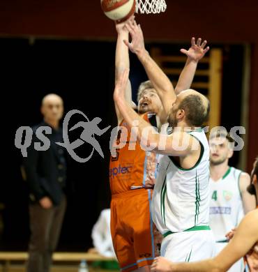 Basketball 2. Bundesliga. Grunddurchgang. 20. Runde. KOS Celovec gegen Basket2000 Vienna Warriors. Vjeran Soldo,  (KOS), Ognjen Drljaca (Basket2000). Klagenfurt, am 24.2.2018.
Foto: Kuess
---
pressefotos, pressefotografie, kuess, qs, qspictures, sport, bild, bilder, bilddatenbank