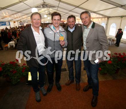 Schi Ski Alpin. Empfang Olympiasieger Matthias Mayer in Afritz. Franz Klammer, Matthias Mayer,Vater Helmut Mayer, Fritz Strobl. Afritz, 24.2.2018.
Foto: Kuess
---
pressefotos, pressefotografie, kuess, qs, qspictures, sport, bild, bilder, bilddatenbank