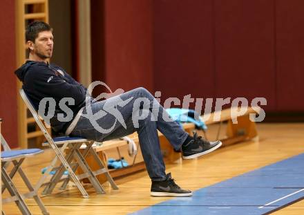 Basketball 2. Bundesliga. Grunddurchgang. 20. Runde. KOS Celovec gegen Basket2000 Vienna Warriors. Trainer Marko Tomic (Basket 2000), leere Spielerbank. Klagenfurt, am 24.2.2018.
Foto: Kuess
---
pressefotos, pressefotografie, kuess, qs, qspictures, sport, bild, bilder, bilddatenbank