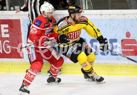 EBEL. Eishockey Bundesliga. KAC gegen 	Vienna Capitals. Martin Schumnig, (KAC), Nikolaus Hartl  (Vienna Capitals). Klagenfurt, am 28.2.2018.
Foto: Kuess

---
pressefotos, pressefotografie, kuess, qs, qspictures, sport, bild, bilder, bilddatenbank