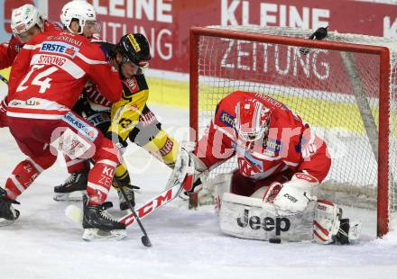 EBEL. Eishockey Bundesliga. KAC gegen 	Vienna Capitals. Steven Strong, Tomas Duba, (KAC), Emil Romig (Vienna Capitals). Klagenfurt, am 28.2.2018.
Foto: Kuess

---
pressefotos, pressefotografie, kuess, qs, qspictures, sport, bild, bilder, bilddatenbank