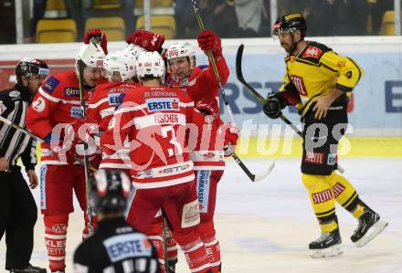 EBEL. Eishockey Bundesliga. KAC gegen 	Vienna Capitals. Torjubel Andrew Jacob Kozek, Manuel Ganahl, Marco Brucker, David Joseph Fischer, Nickolas St. Pierre (KAC). Klagenfurt, am 28.2.2018.
Foto: Kuess

---
pressefotos, pressefotografie, kuess, qs, qspictures, sport, bild, bilder, bilddatenbank